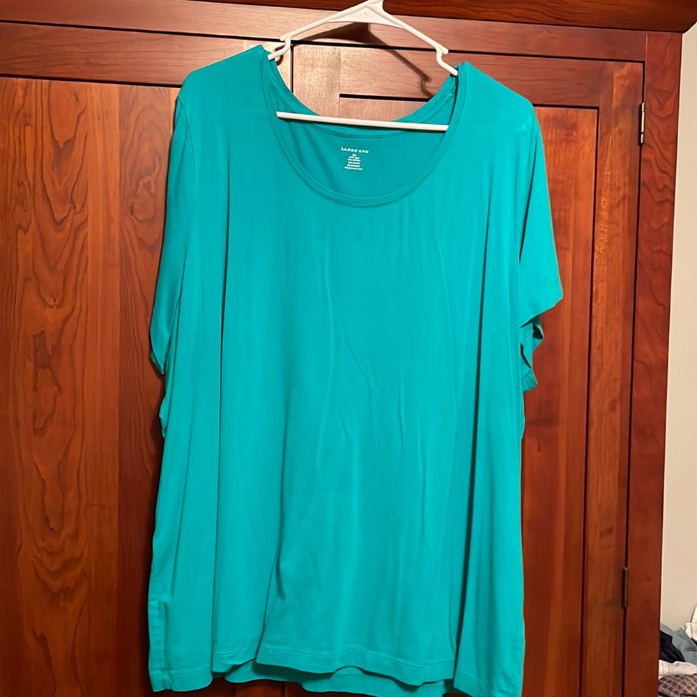 Scoop neck tshirt